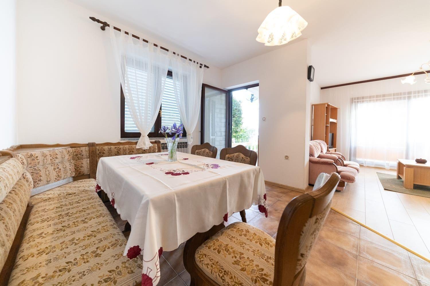 House Petar 1 *
